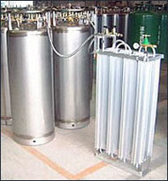 可搬式超低温容器と蒸発器